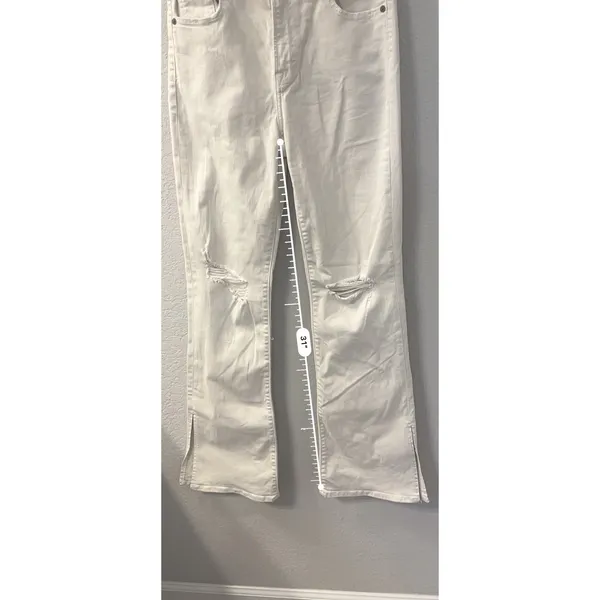 Hidden Jeans Women's‎ Size 26 White Denim Flare Leg w/Side Slits - Image 5