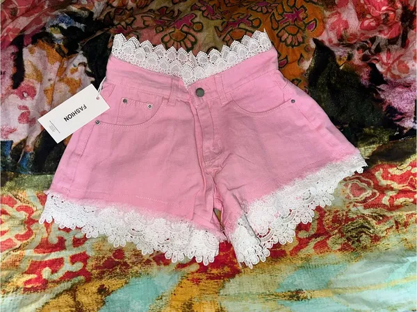 NWT Boho Pink + White Shorts Size M - Image 3