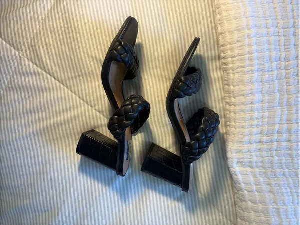 DV by Dolce Vita Black Braided Slide Heels Size 7.5 - Image 4