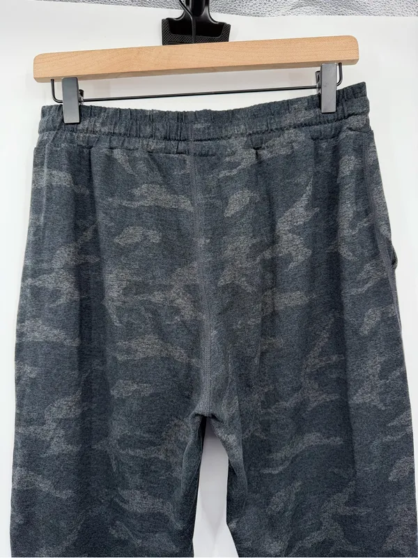 Vuori Performance Jogger Womens M Black Camo DreamKnit Athletic Pants - Image 6