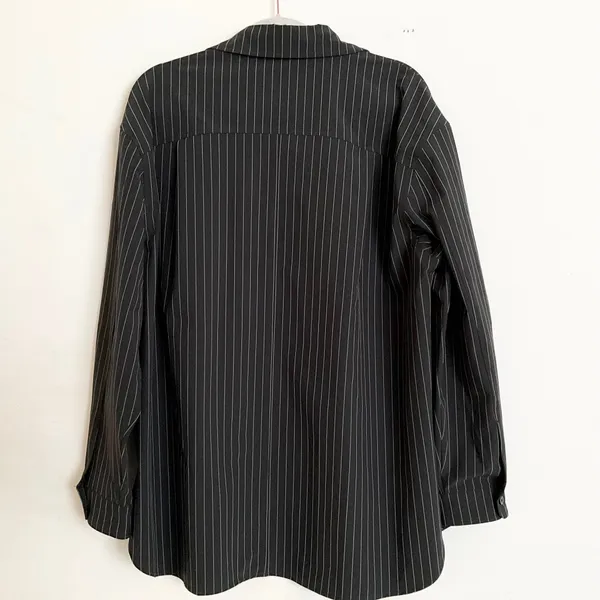 Alo Yoga Pinstripe Daylight Button Down Long Sleeve Black/Titanium L - Image 4