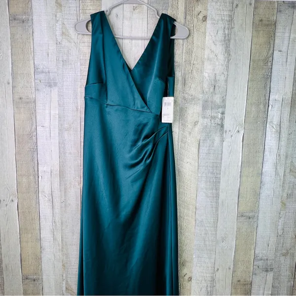 Lauren Ralph Lauren Dress Dark Fern Size 8 Sleeveless V-Neck Full Length Dress - Image 4