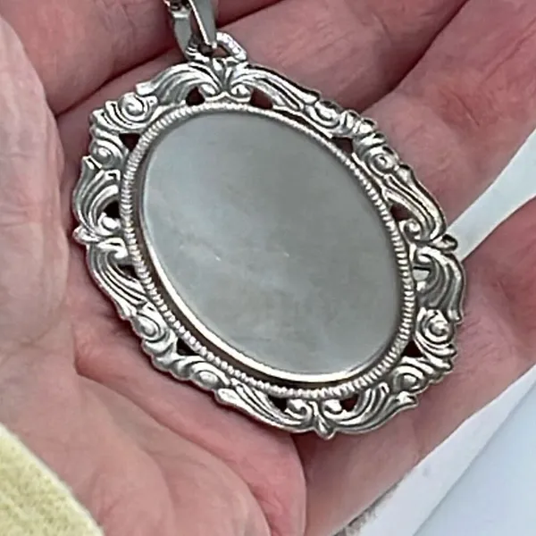 Vintage Asian themed ornate framed large pendant necklace. - Image 2