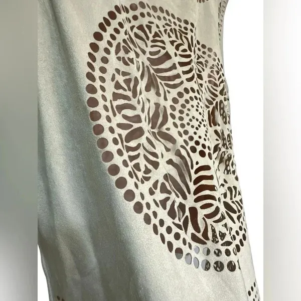 Liberty Garden beige laser cut pattern sleeveless top NWOT - Image 3