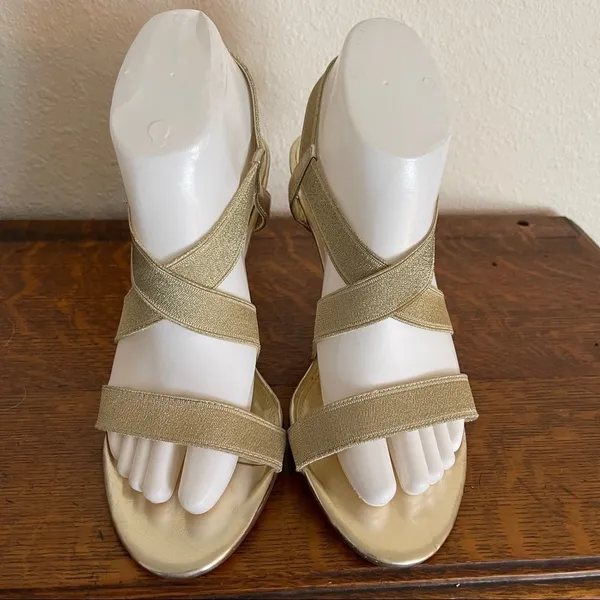 Liz Claiborne Gold‎ Heels - Image 9