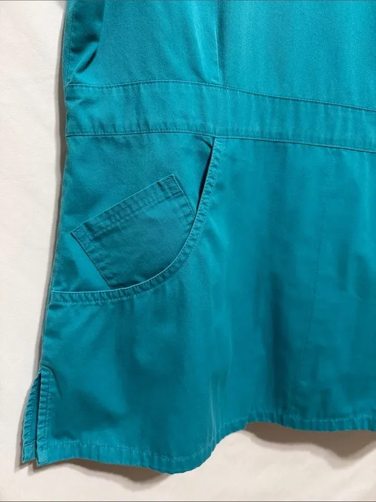 Koi scrub top - Image 5