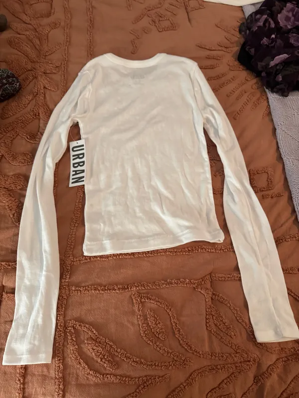 Urban Outfitters White Top Long Sleeve - Image 4