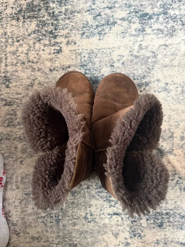 UGG Bailey Button - Image 3