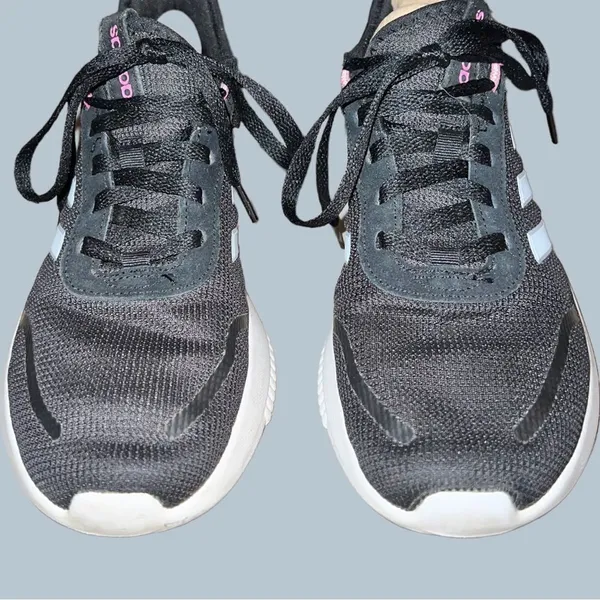 Skechers cloud foam black lace up kicks! - Image 5