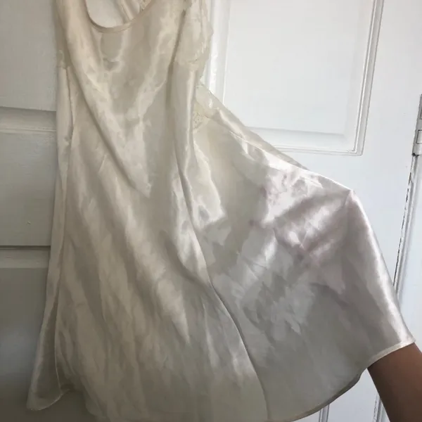 Vintage Victoria’s Secret Ivory White Lingerie Slip with Lace Detail Medium - Image 3