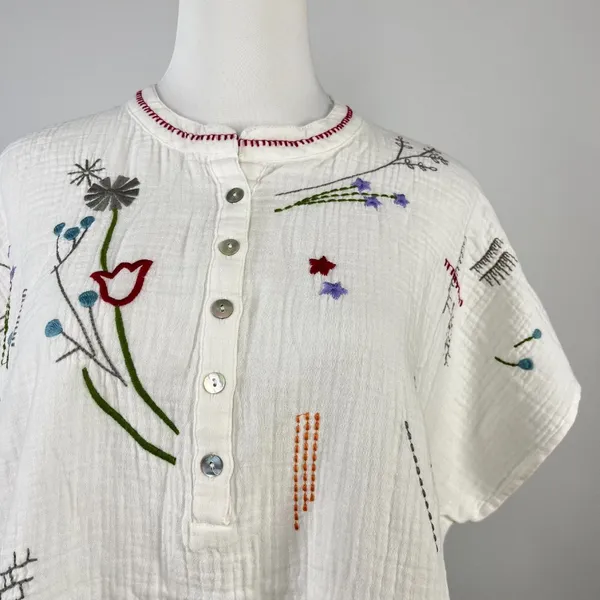 NWOT Johnny Was Cotton Embroidered Short Sleeve Blouse Boho Chic White Size M - Image 3