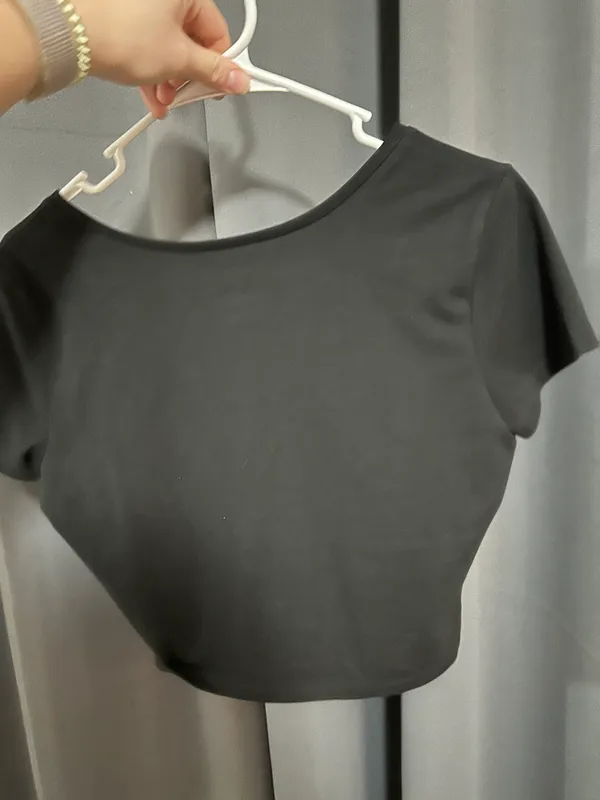V Neck Cropped Top Black Size L - Image 2