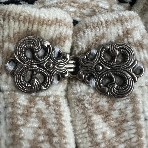 Croft & Barrow Cream Beige Black Nordic Pattern Metal Clasp Closure Sweater Sz L - Image 14