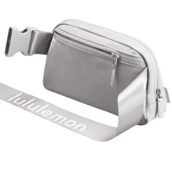 Everywhere Belt Bag 1L Wordmark Silver Drop / White - Image 3