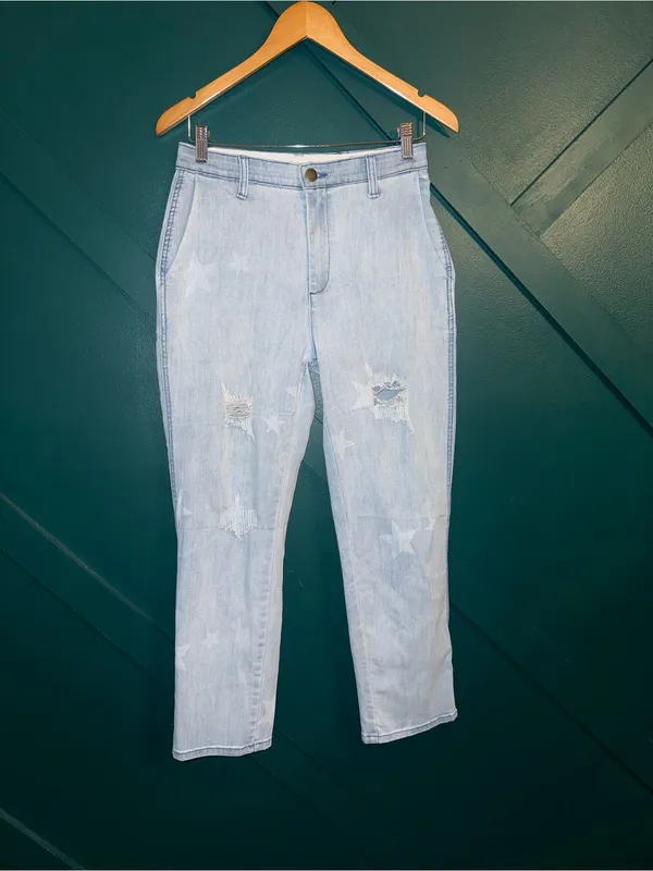 easel Distressed Star Print Light Wash Jeans Women’s Casual Denim Pants - Image 2