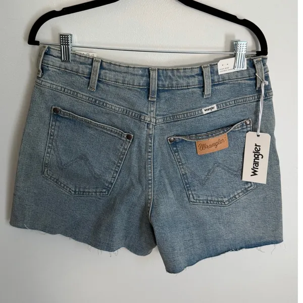 Wrangler High Rise Cowboy shorts NWT size 31/11 - Image 2