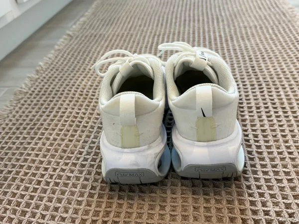 Nike Tennis Shoes - Image 5