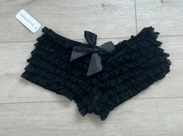 BNWT Black Ruffled Shorts - Image 2