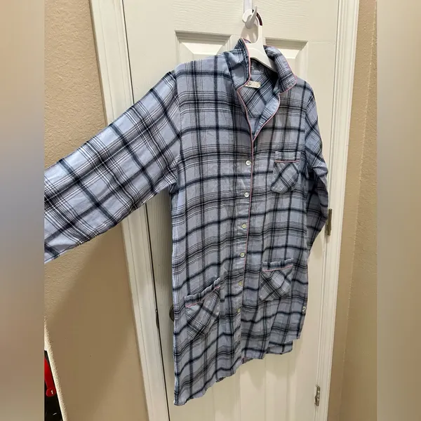 UGG Flannel button down long pajama shirt size Small - Image 10
