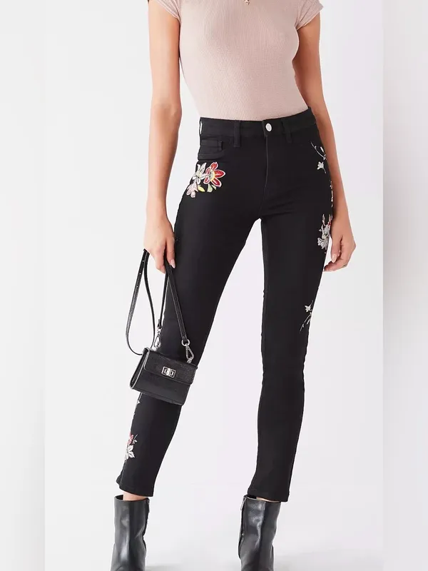 Urban Outfitters BDG Twig High Rise Skinny Black Floral Embroidered Jeans 27 - Image 3