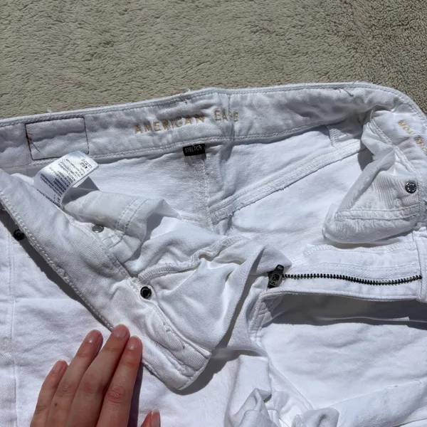 American Eagle White Mom Shorts - Image 3