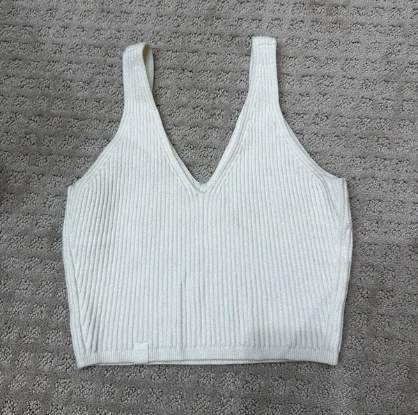 Lululemon Like new Lemon Sorbet Ribbed Knit Cropped Tank Top - Image 3