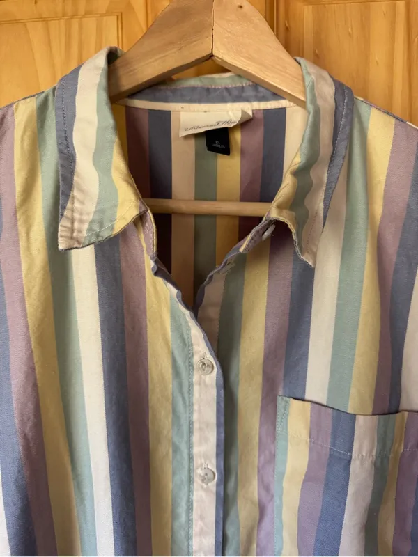 Universal Thread pastel stripe short sleeve button front top size XL - Image 2
