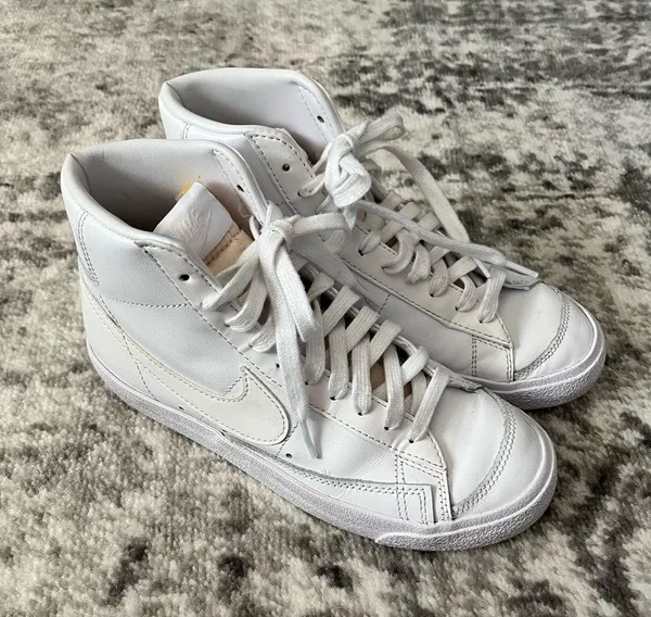 Women’s Nike Blazer Mid '77 Triple White - Image 4
