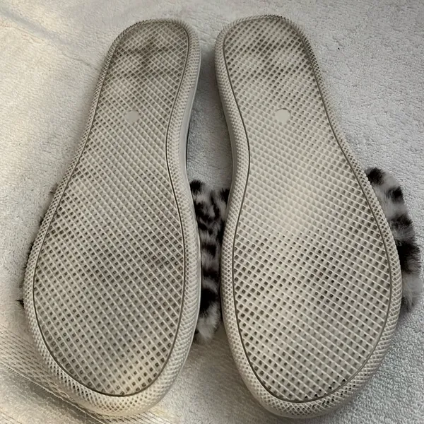 DV by Dolce Vita Women's Black and White Faux Fur Slides - Image 7