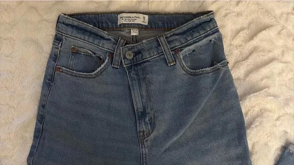 Abercrombie Ultra High-Rise Straight Jeans - Image 4