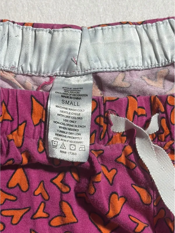DKNY Women's Small Pink and Orange Heart Print Pajama Set - Image 9