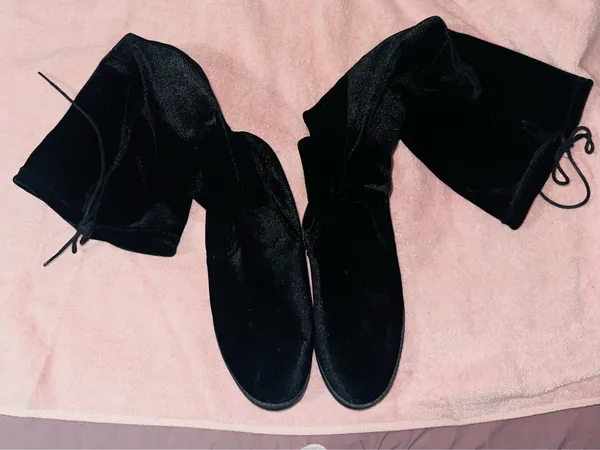 Black suede thigh-high boots  - Image 4