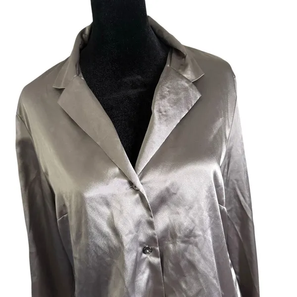 Victoria's Secret Grey Satin Long Sleeve Button Down Pajama Top Size S Lounge - Image 2