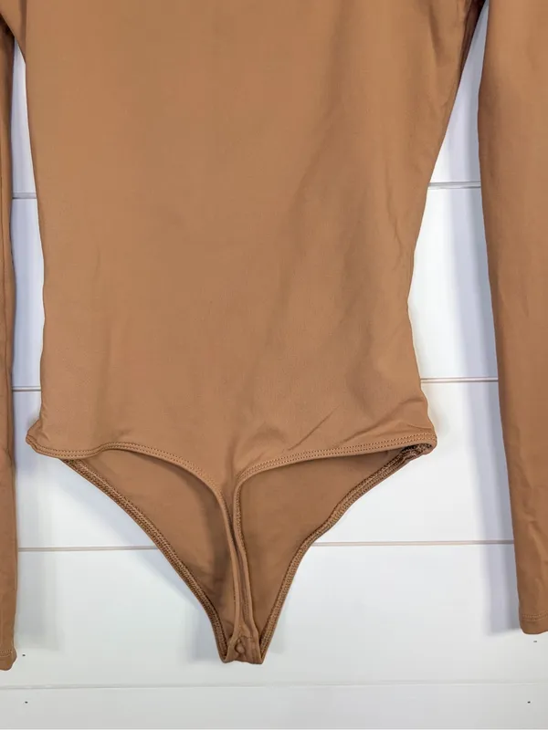 Aritzia Babaton Tan Square Neck Long Sleeve Stretch Bodysuit, EUC, Size XS - Image 8