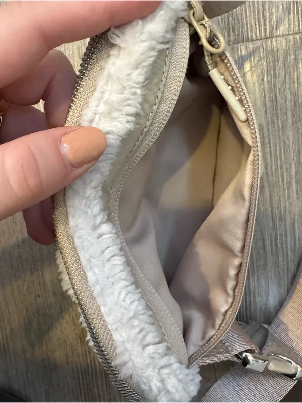 LULULEMON Cream Sherpa Fanny Pack Belt Bag - Image 4