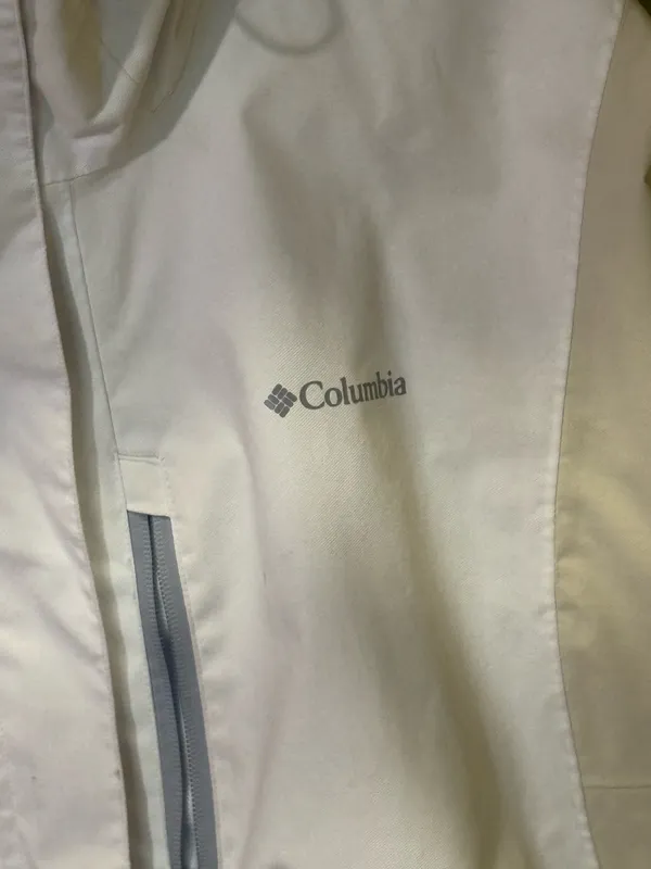 Women’s white Columbia waterproof jacket - Image 2