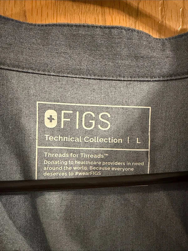 Figs Women’s‎ Rafeala Oversized Heather Denim Scrub Top Large - Image 3