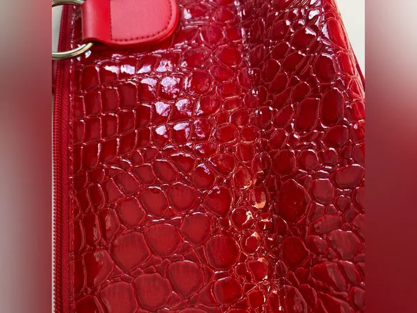Primeware red glossy croc texture baguette hand bag insulated wine bottle purse - Image 3