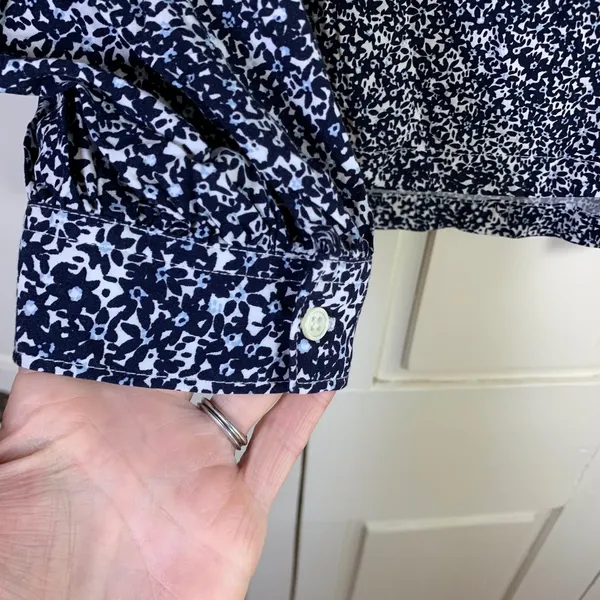 GAP Womens Navy Blue Floral V-Neck Long Sleeve Rayon Blouse Top L Flowy - Image 8