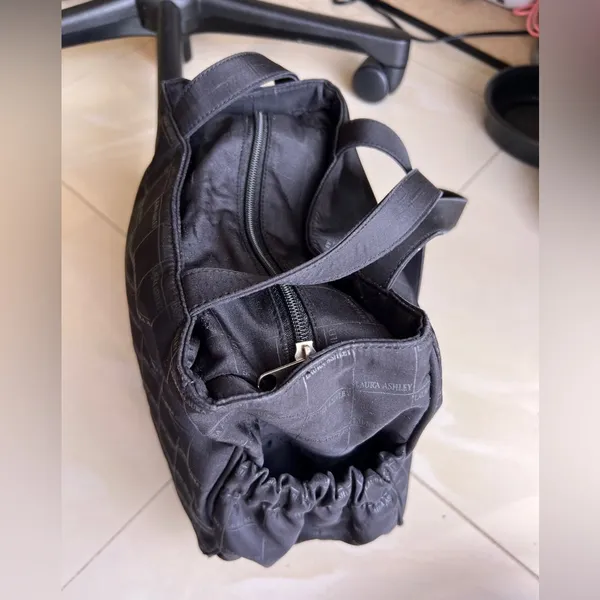 Laura Ashley diaper bag black stamped Laura Ashley everywhere with 2 pockets - Image 12