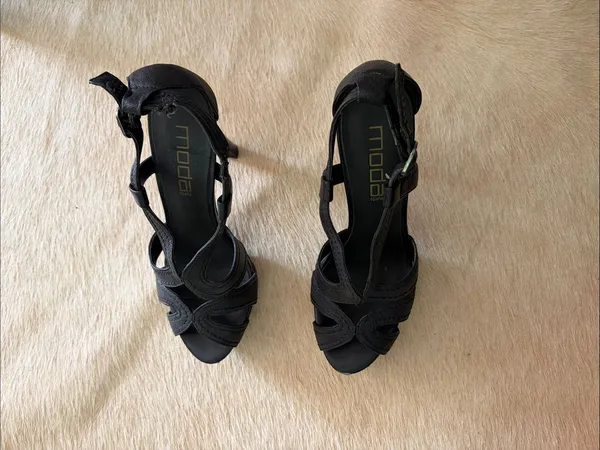 Moda Black Open-Toe Cutout Heels - Image 3