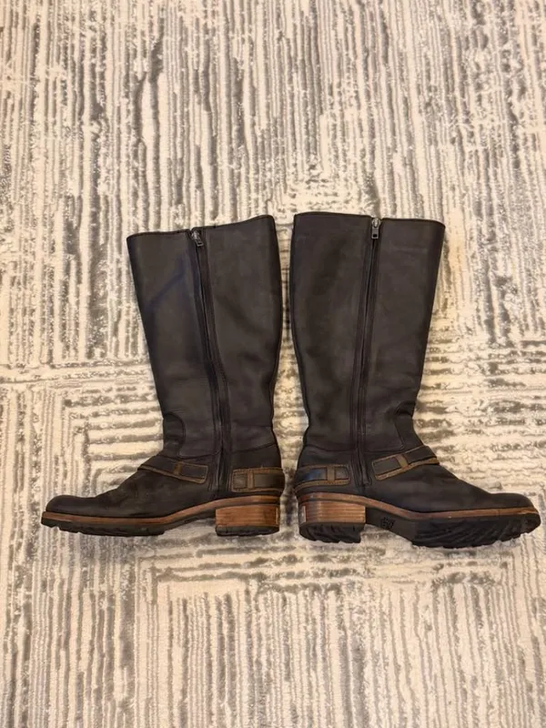 UGG women's US size 8 Black leather knee-high Sherling boots S/N 5509 MSRP $299. - Image 4
