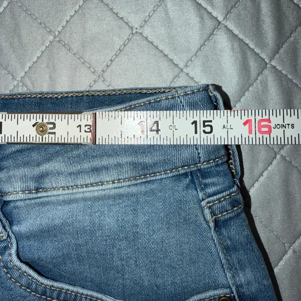 Nine West Slimming Pocket Denim Shorts Frayed Hem Jean Size 10 Medium Wash - Image 5