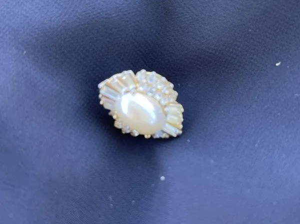Elegant Vintage Crystal And Faux Pearl Earrings-Costume Jewelry *READ* - Image 2