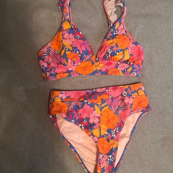 NWT CUPSHE Bikini High Waisted Bottom Ruffle V Neck pink floral size S - Image 3