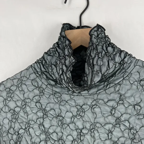Sno Skins Crop Top Womens Medium Black Lace Sheer Detail Turtle Neck Ski Outdoor - Image 2