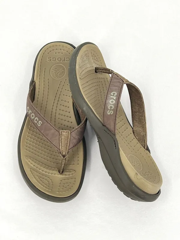 Crocs Capri Canvas Flip Flop Sandals Brown Khaki Size 7 - Image 11