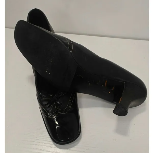 Vintage Black Salvatore Ferragamo cap toe pumps sz 9 Narrow - Image 6