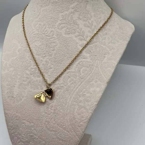 Vintage Cross Heart Locket Necklace - Image 4