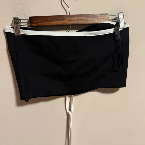 Superdown Revolve Sirena Contrast Halter Top in black and white- Size Medium - Image 5